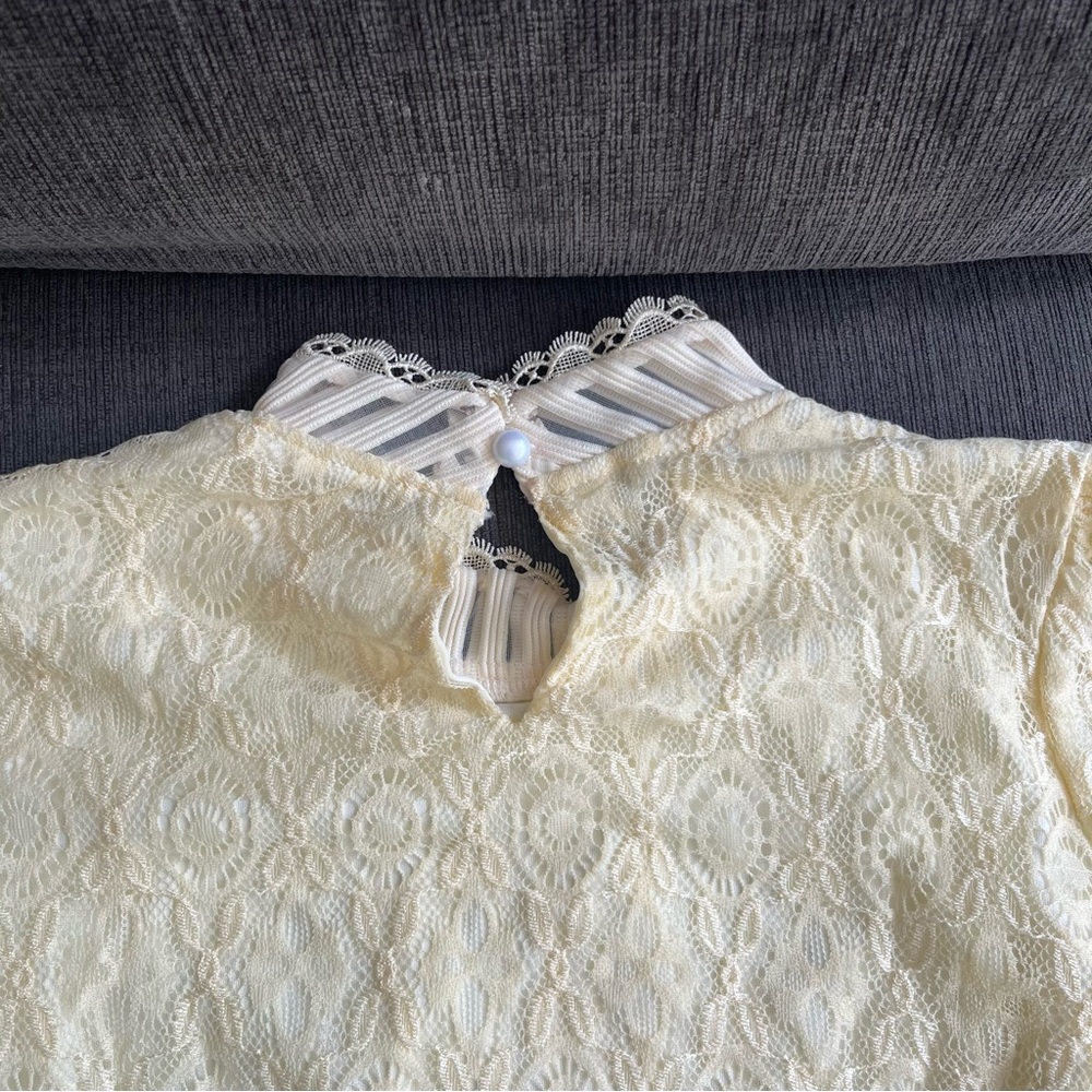 Vintage lace blouse - Picture 3 of 6